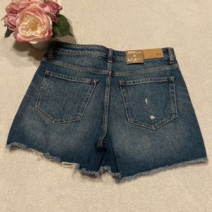 NWT BKE Distressed High Rise Slim Fit Blue Jean Shorts Size 29